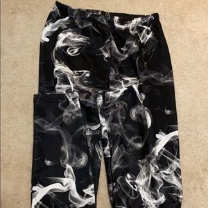 Black and white.patterned leggings